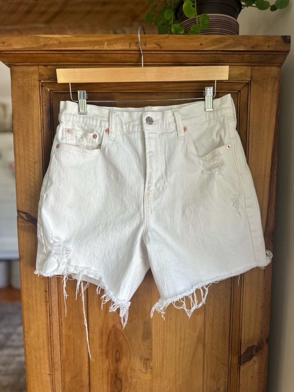 GAP White Cheeky Midi Shorts High Rise Size 8R/29